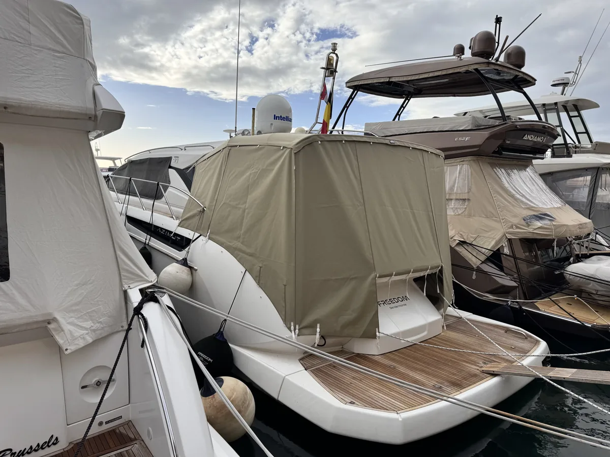 Azimut 50 — Krmeno zatvaranje #8