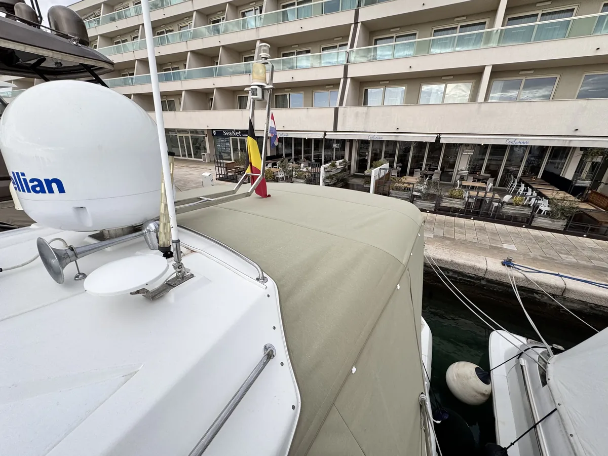 Azimut 50 — Krmeno zatvaranje #10