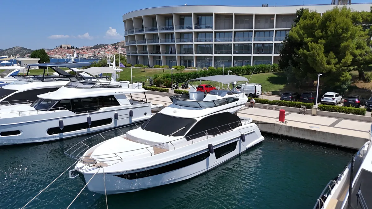 Azimut 53 — Bimini #28