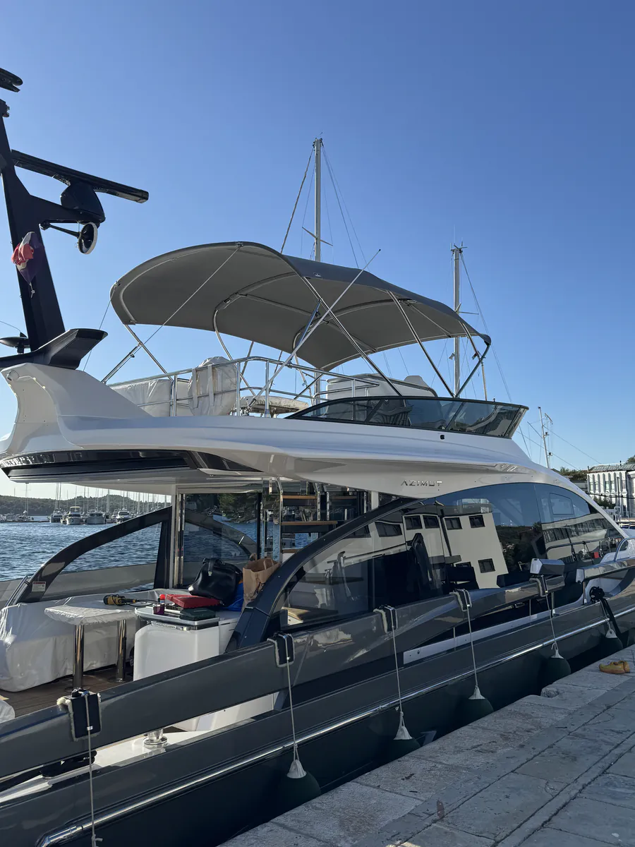 Azimut S7 — Bimini