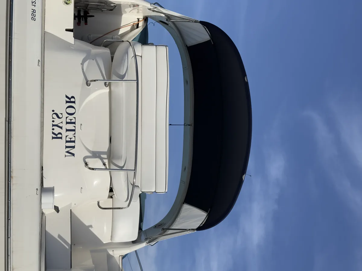 Bavaria 42 Sport — bimini #2