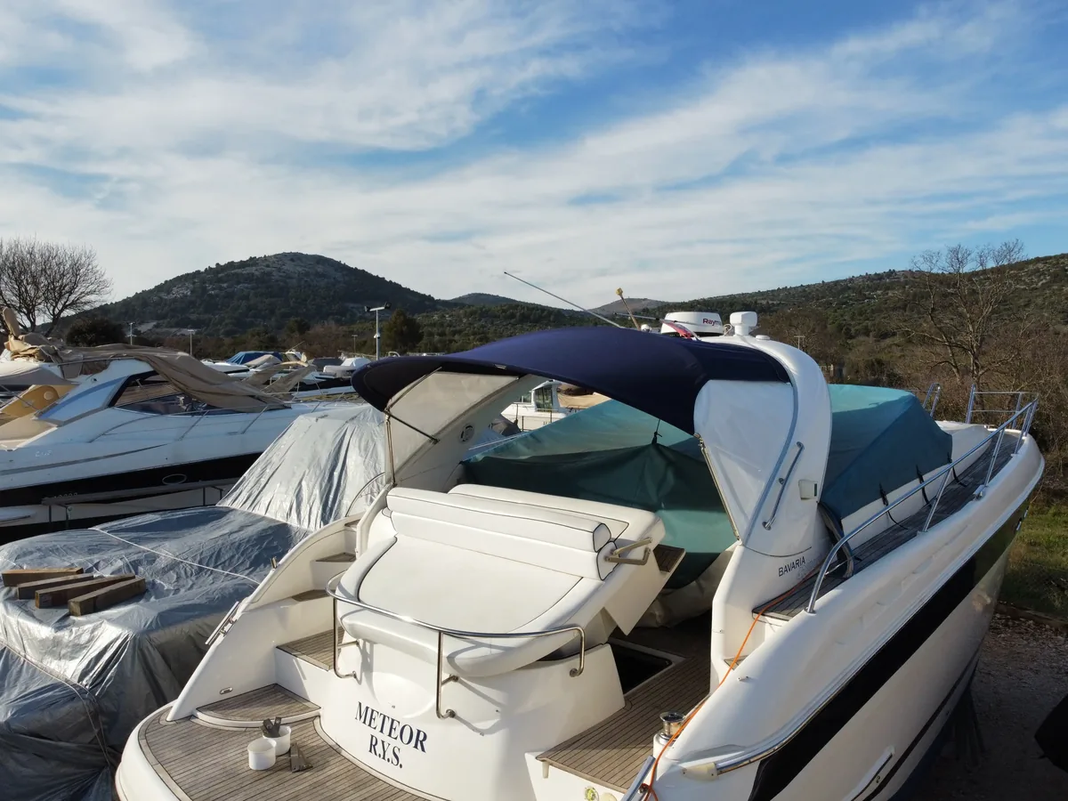 Bavaria 42 Sport — bimini #2