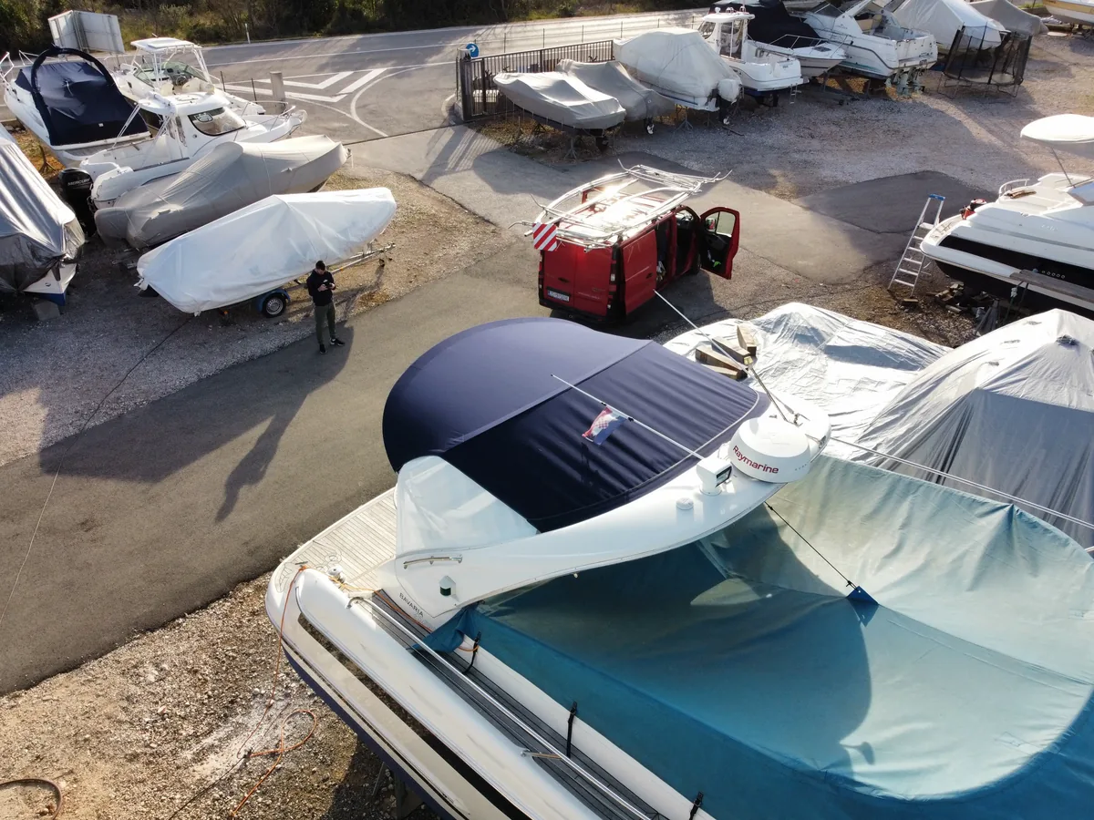 Bavaria 42 Sport — bimini #3