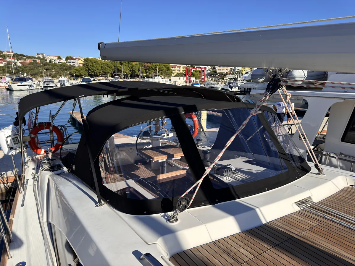 Bavaria 46 — Sprayhood #7