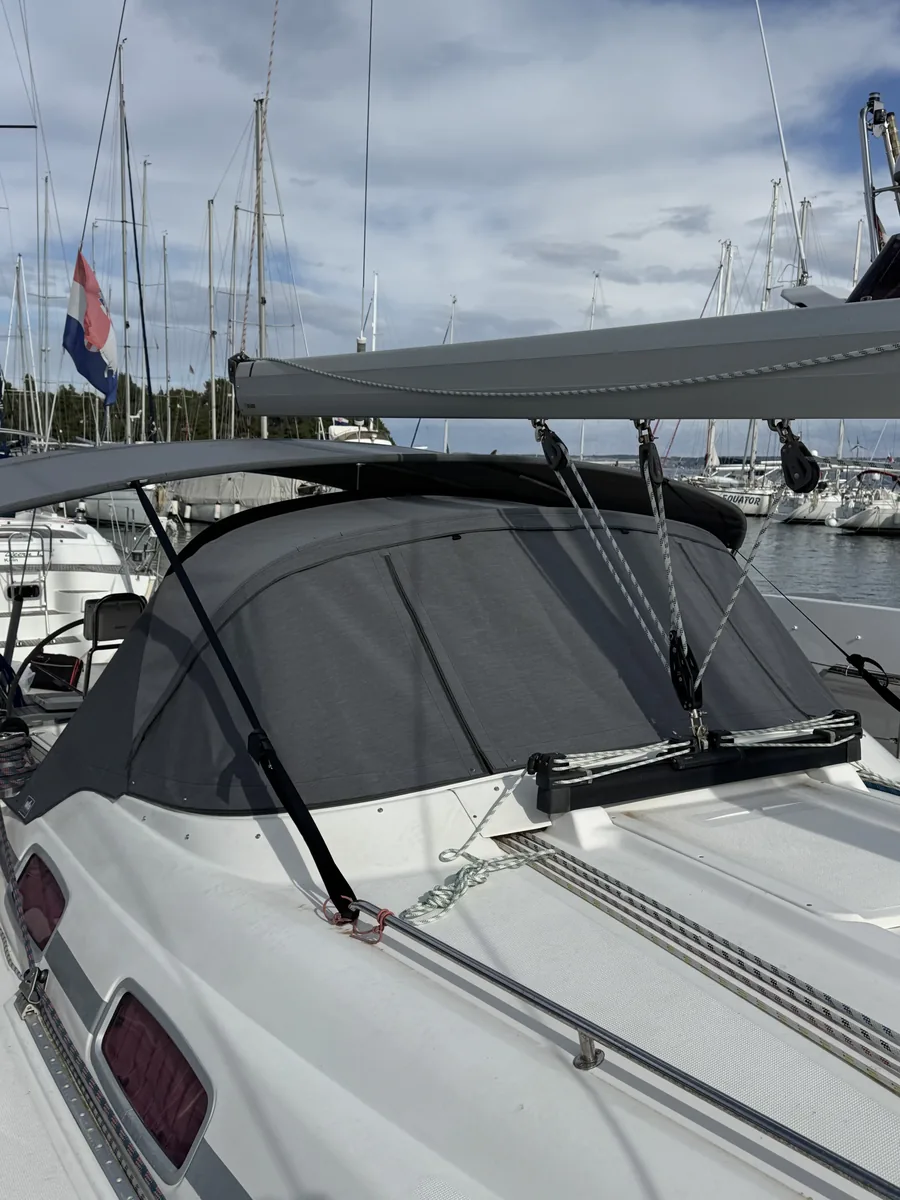 Bavaria 46 — Sprayhood #17