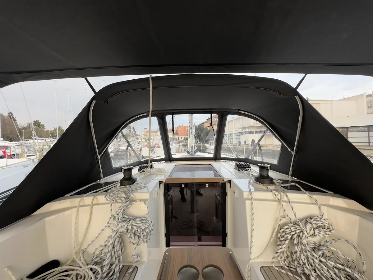 Bavaria C 38 — Sprayhood #5