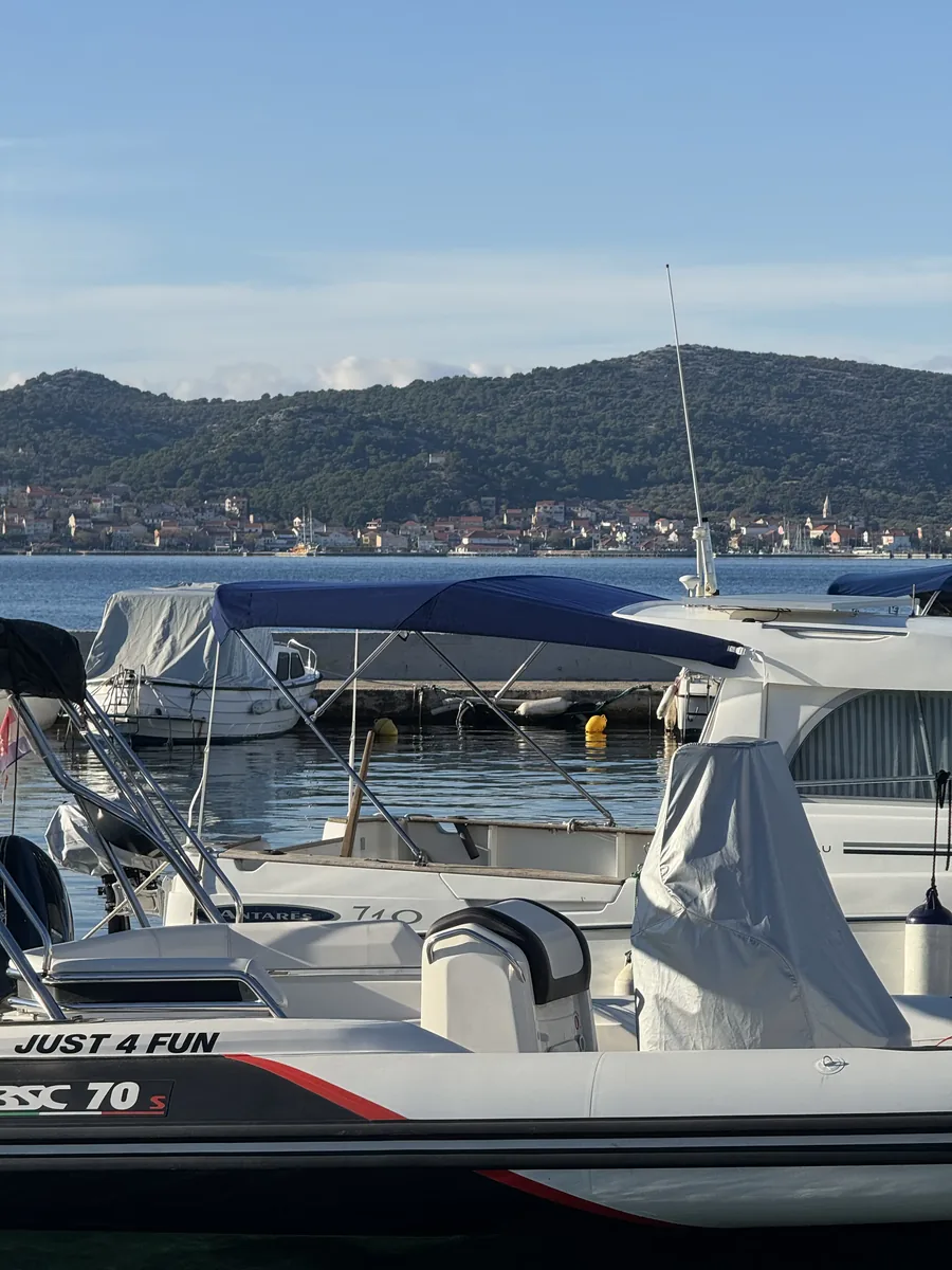 Beneteau Antares 710 — Bimini #16