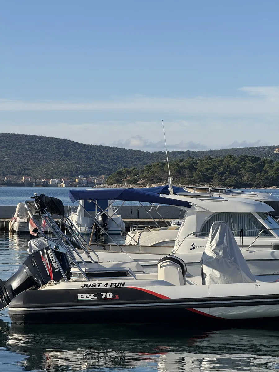 Beneteau Antares 710 — Bimini #17