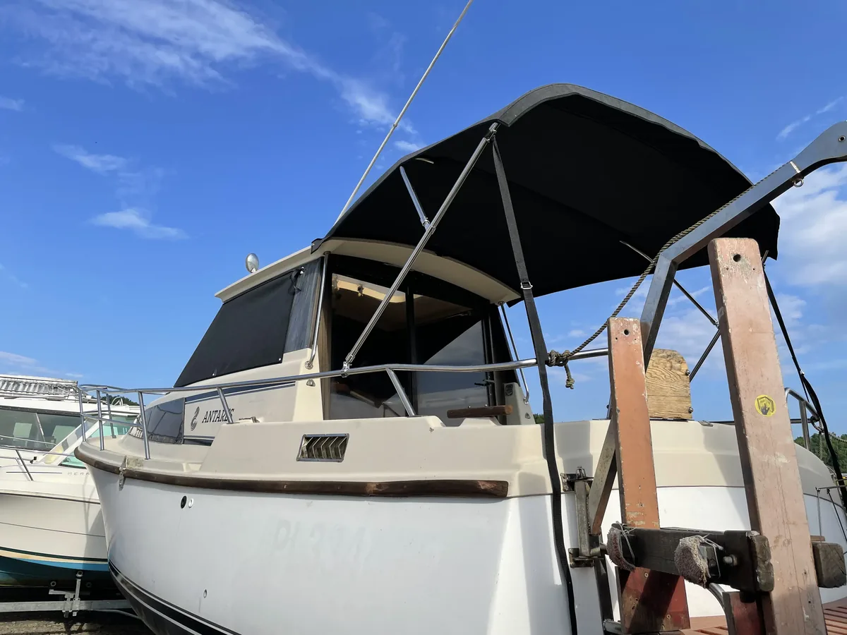 Beneteau Antares 750 — bimini #1