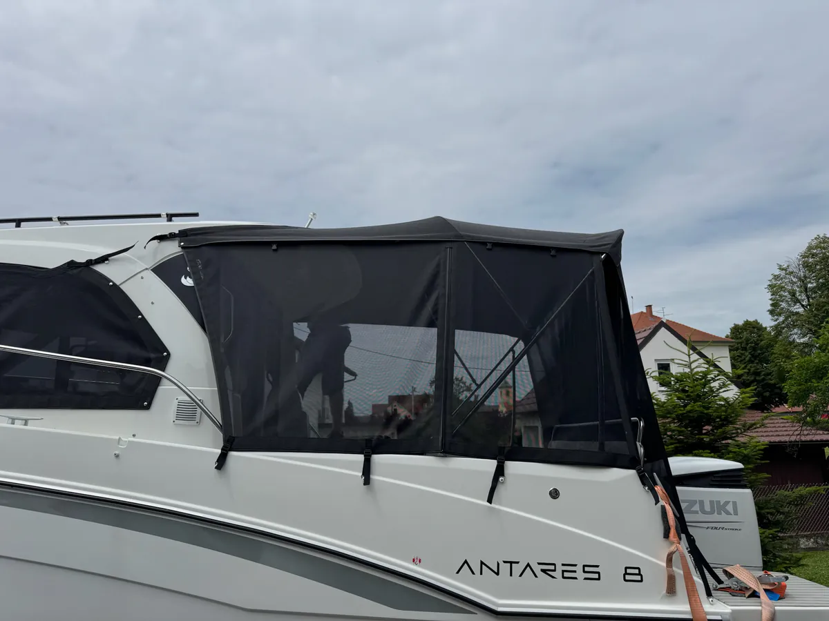 Beneteau Antares 8