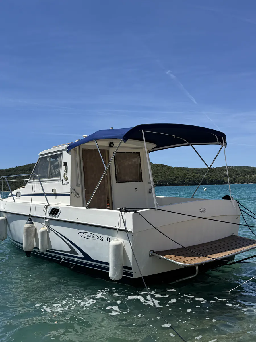 Beneteau Antares 800