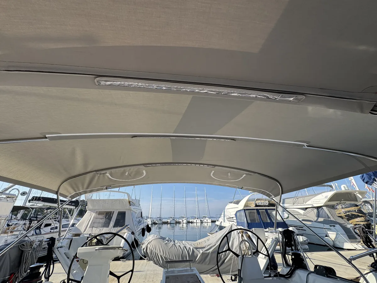 Beneteau Oceanis 37.1 — Bimini #9
