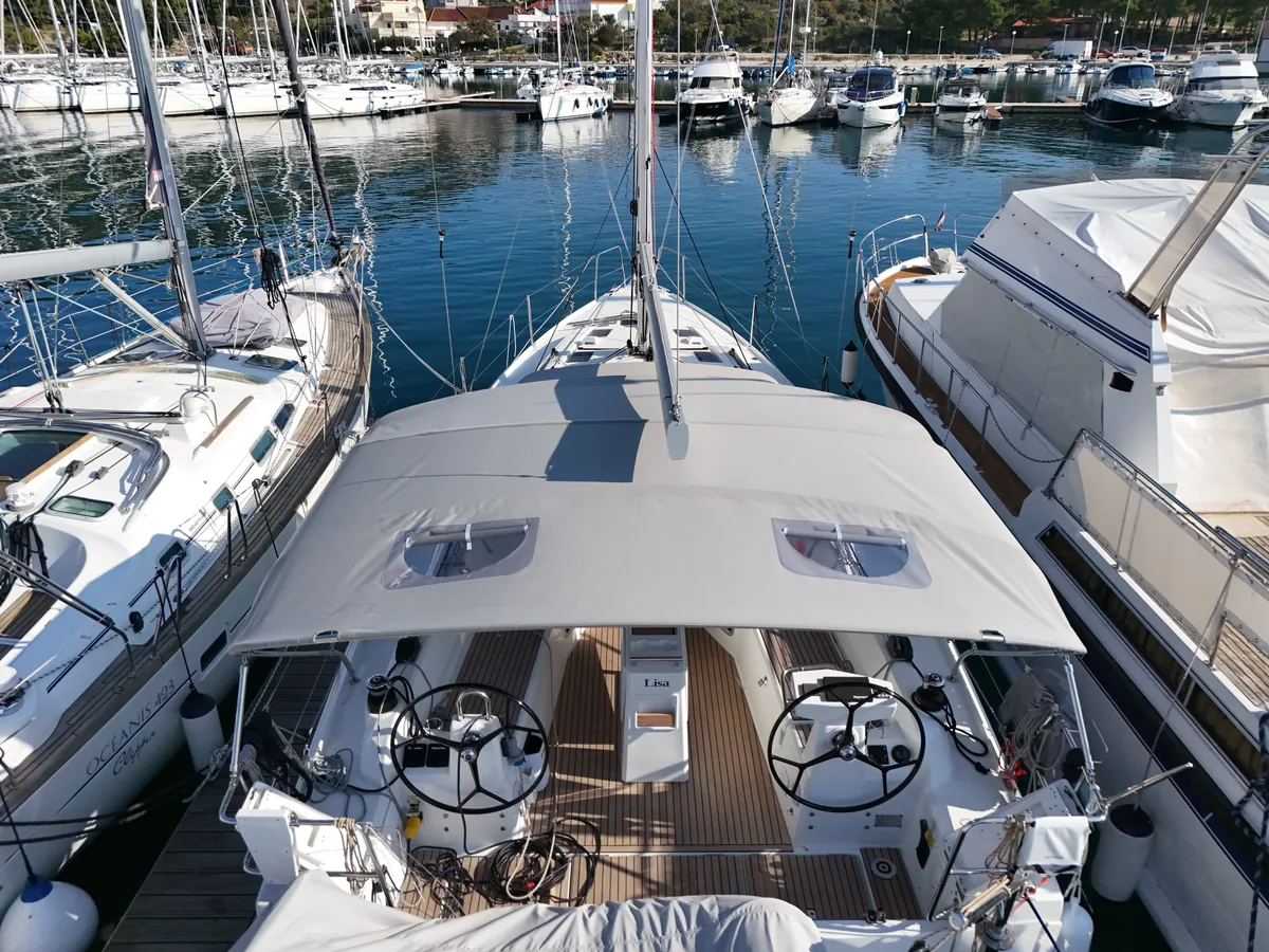 Beneteau Oceanis 37.1 — Bimini #16