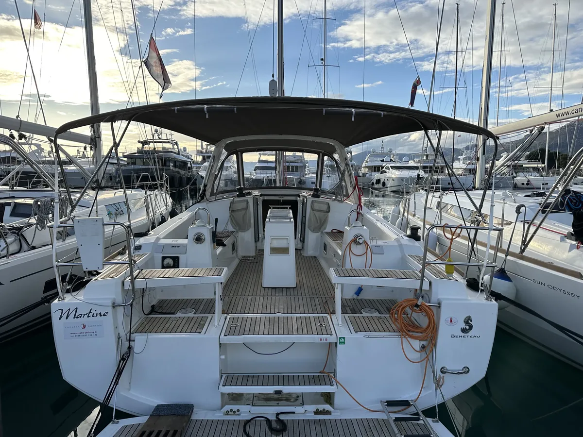 Beneteau Oceanis 38 — bimini #1