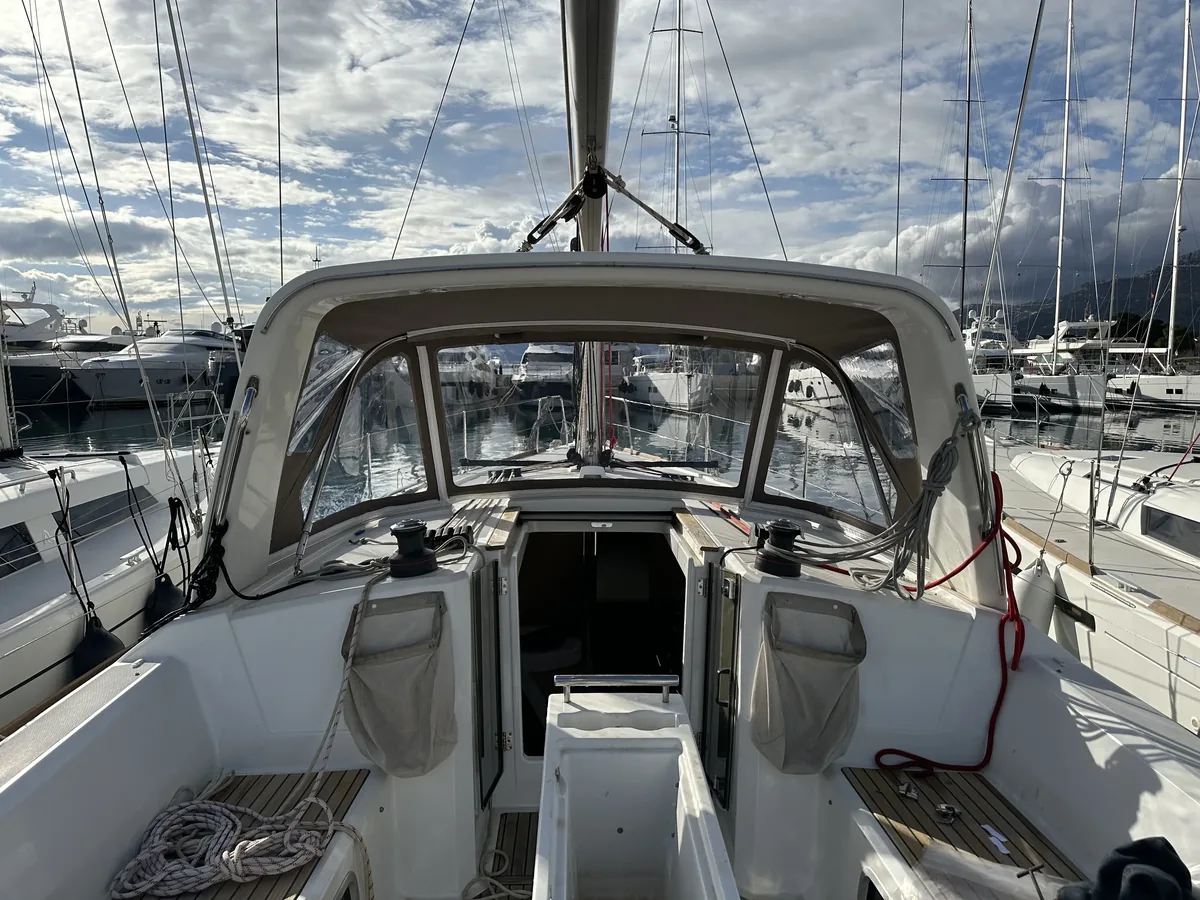 Beneteau Oceanis 38 — sprayhood #1