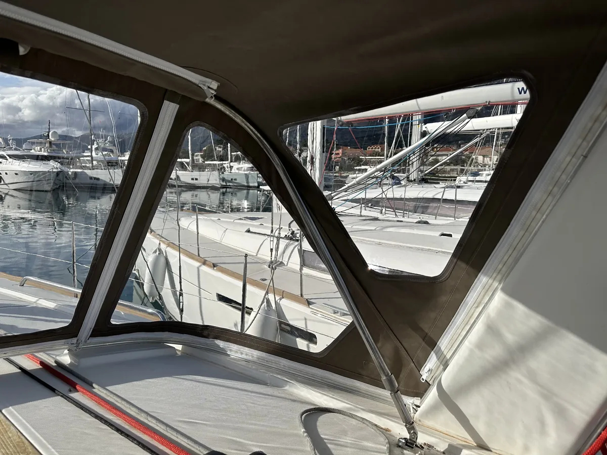 Beneteau Oceanis 38 — sprayhood #4