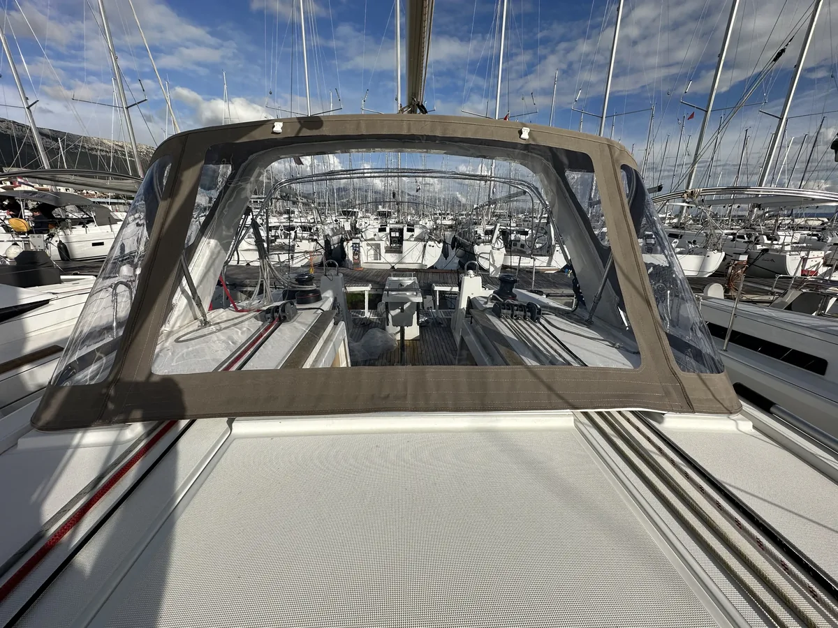Beneteau Oceanis 38 — Sprayhood #5