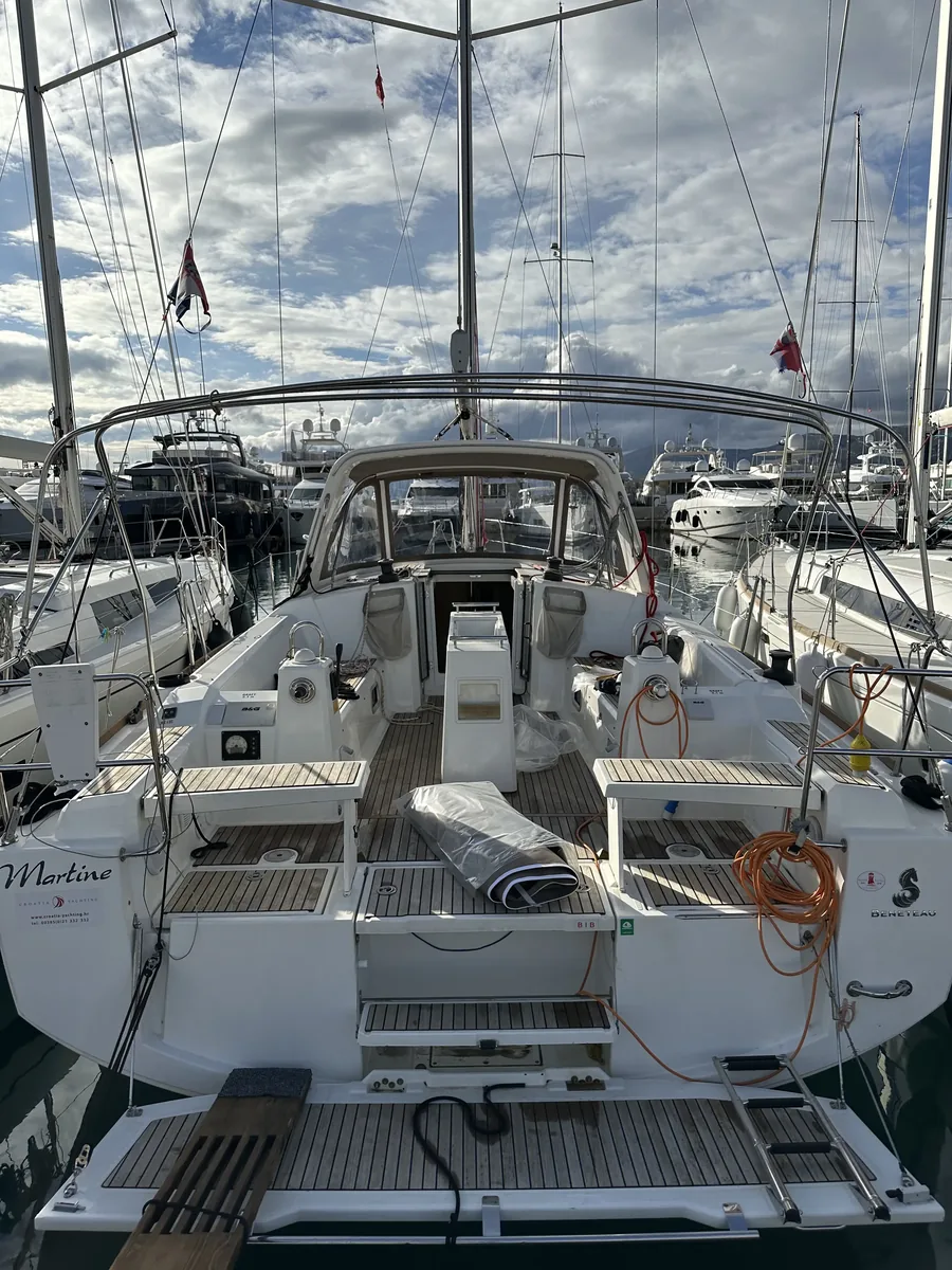 Beneteau Oceanis 38 — Sprayhood #7