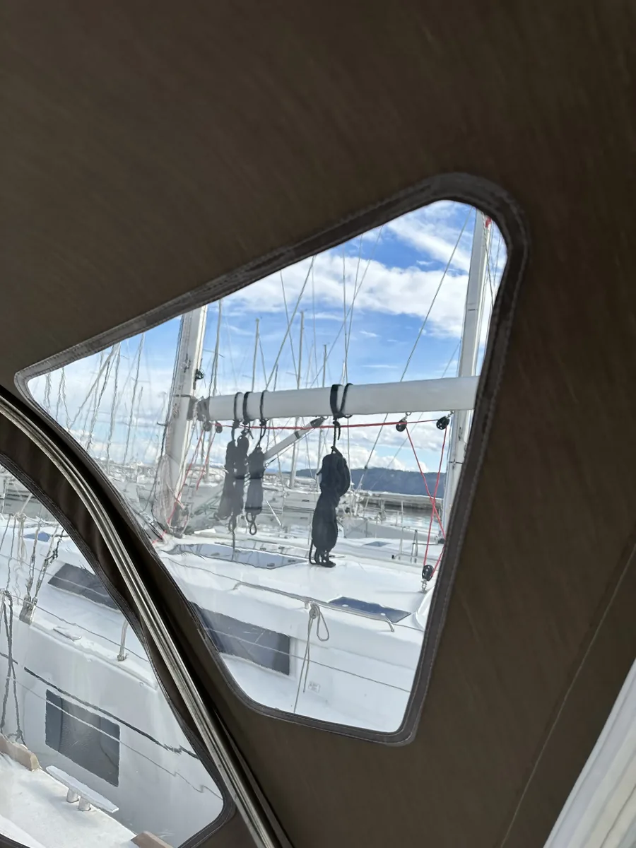 Beneteau Oceanis 45 — Sprayhood #8