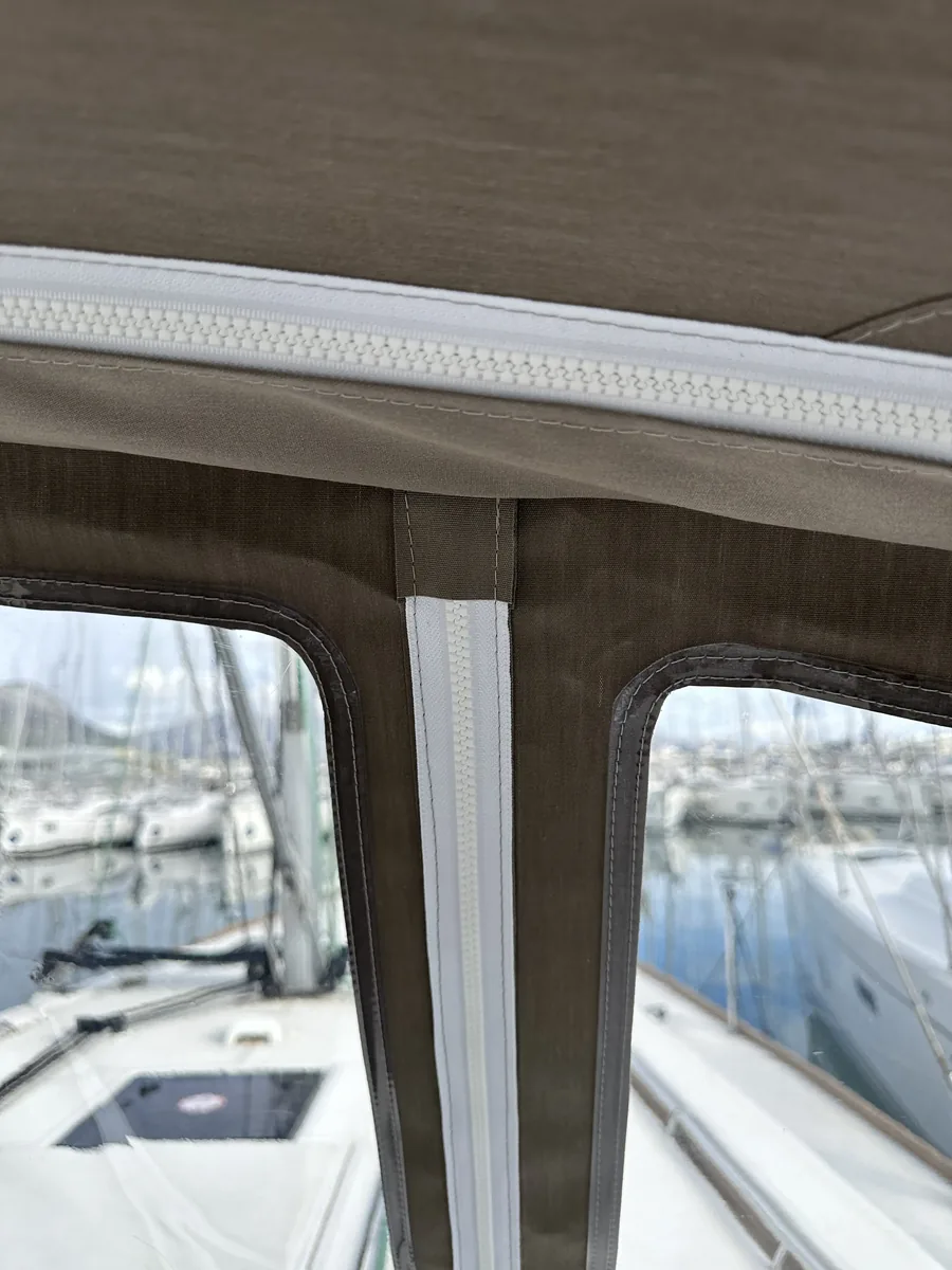 Beneteau Oceanis 45 — Sprayhood #9