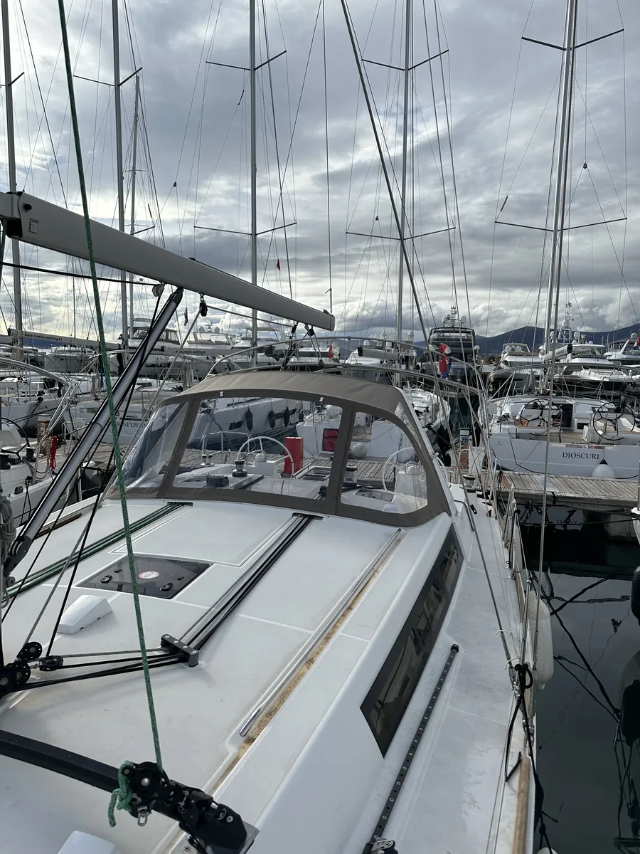 Beneteau Oceanis 45 — Sprayhood #11