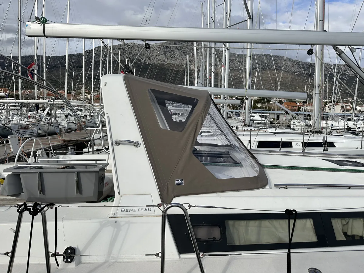 Beneteau Oceanis 45 — Sprayhood #12