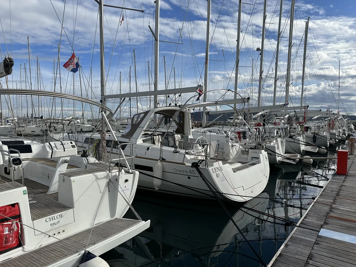 Beneteau Oceanis 45 — Sprayhood #15