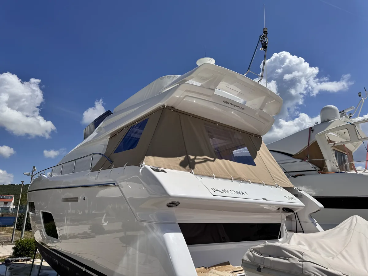 Ferretti 550 — Krmeno zatvaranje #8