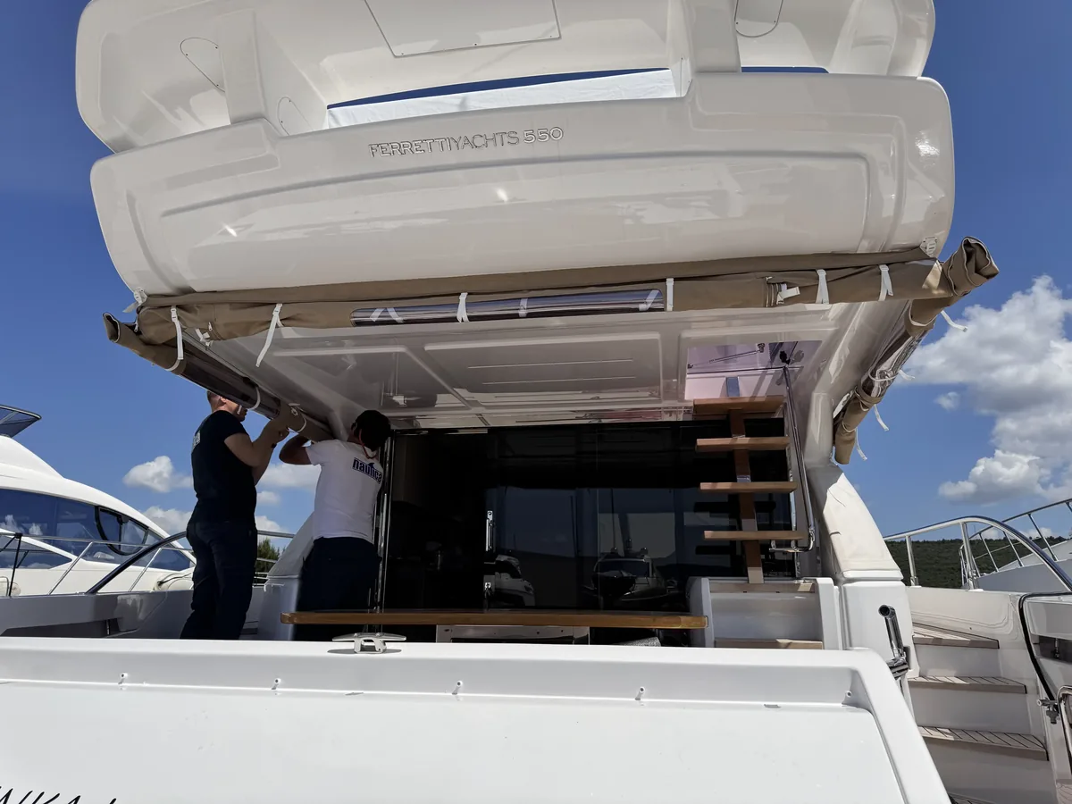 Ferretti 550 — Krmeno zatvaranje #9