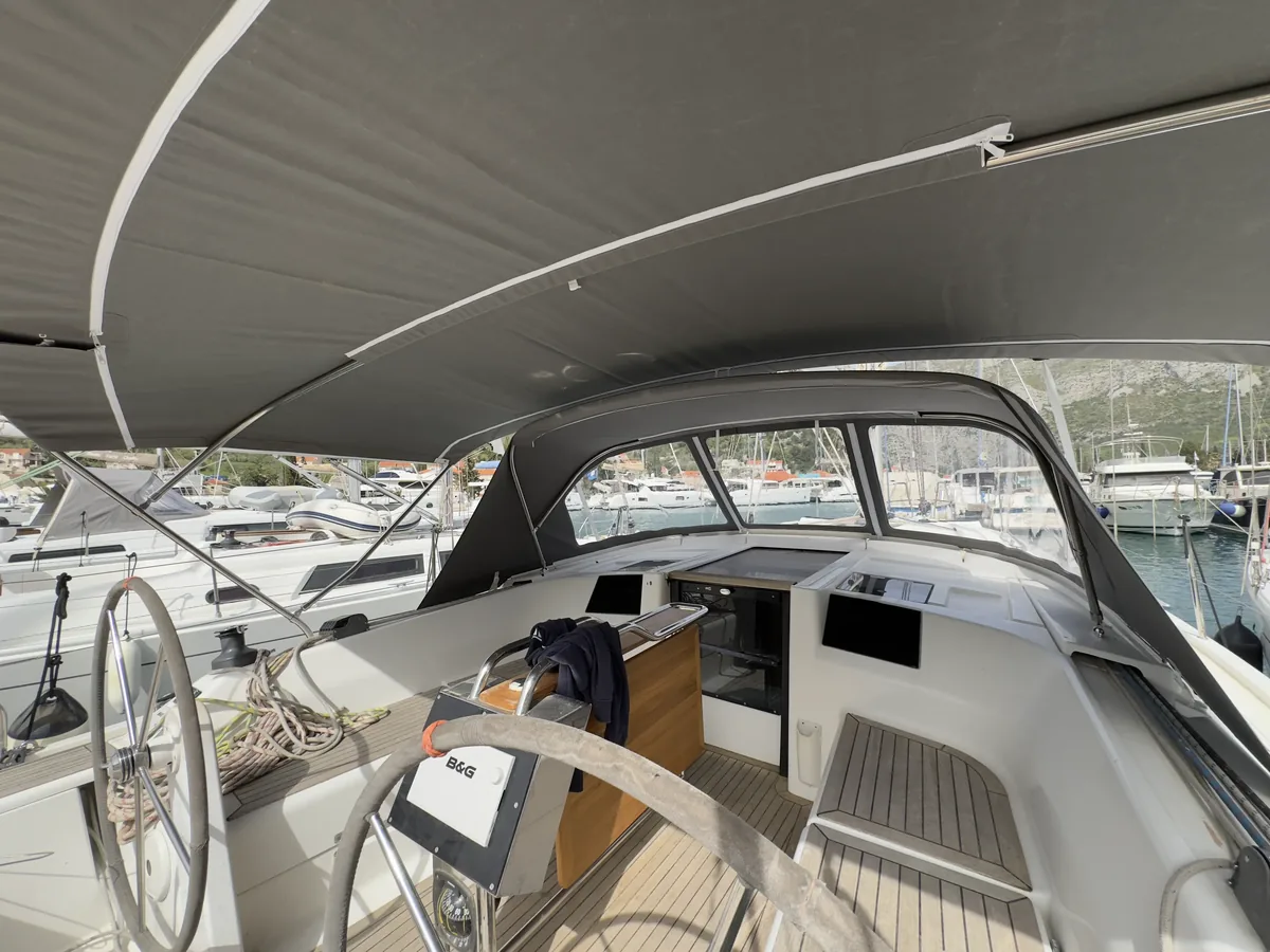 Hanse 385 — sprayhood #3