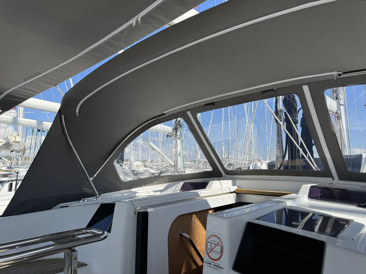 Hanse 415 — sprayhood #3
