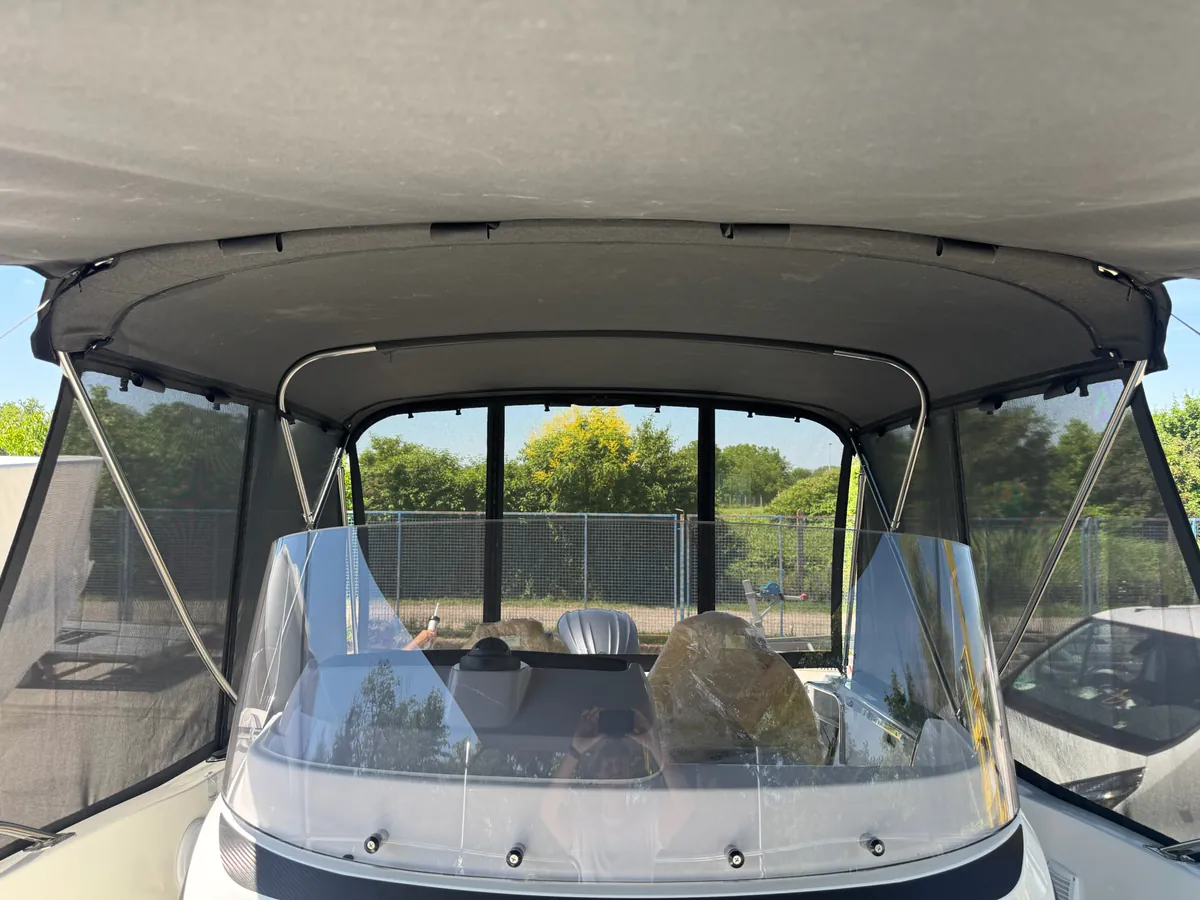 Jeanneau Cap Camarat 6.5 WA — bimini #1