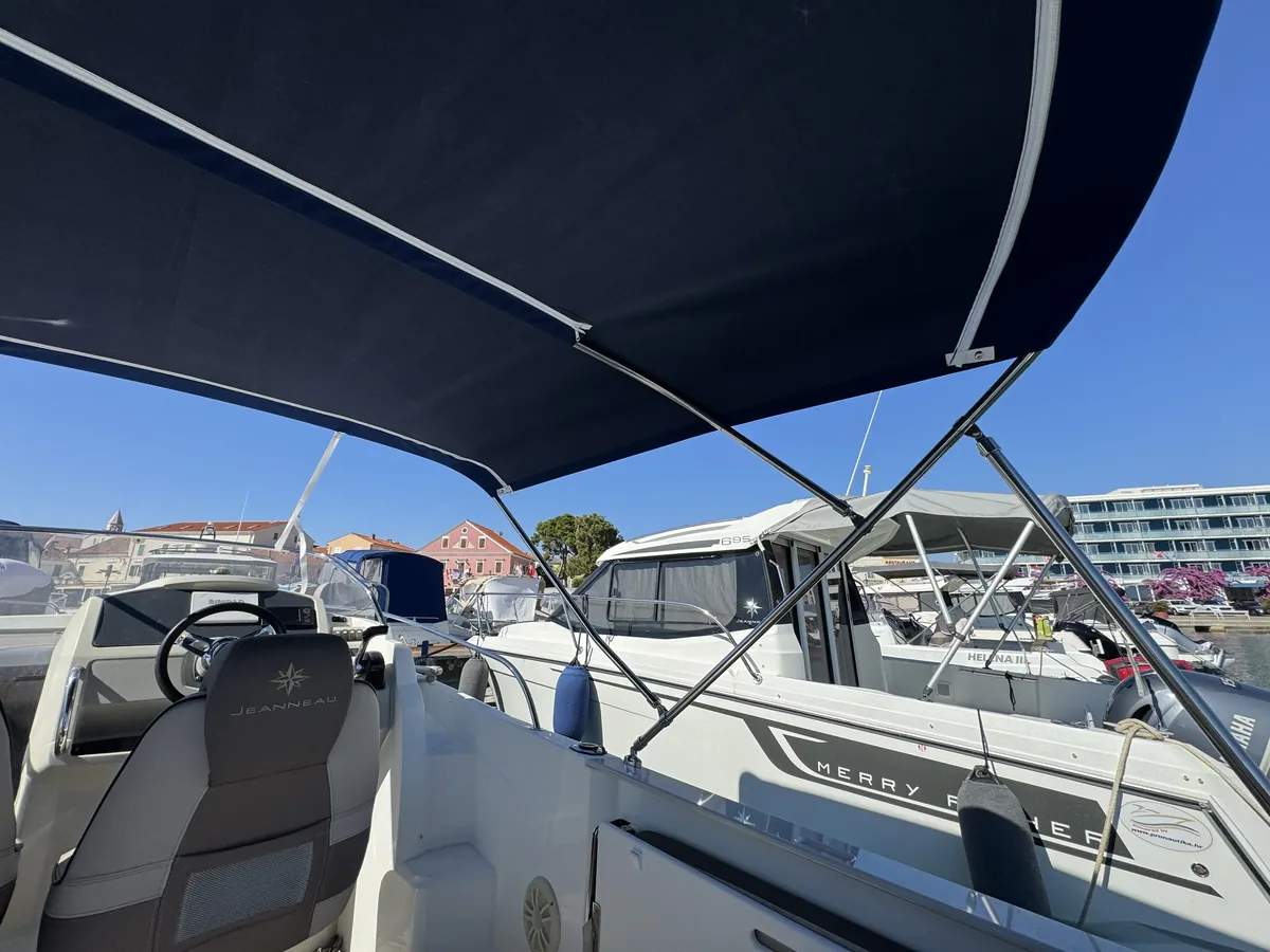 Jeanneau Cap Camarat 7.5 Wa — bimini #2