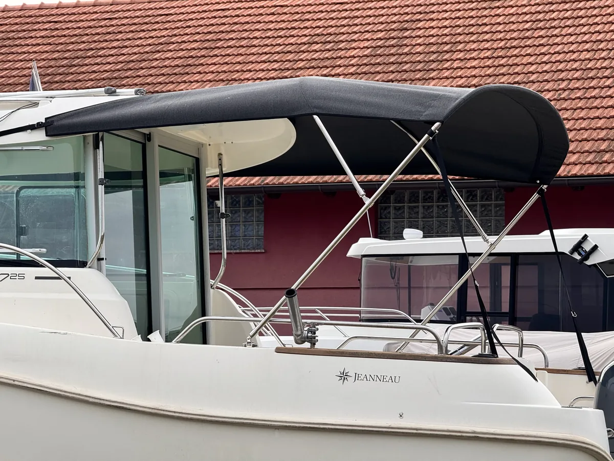 Jeanneau Merry Fisher 725 — Bimini #6