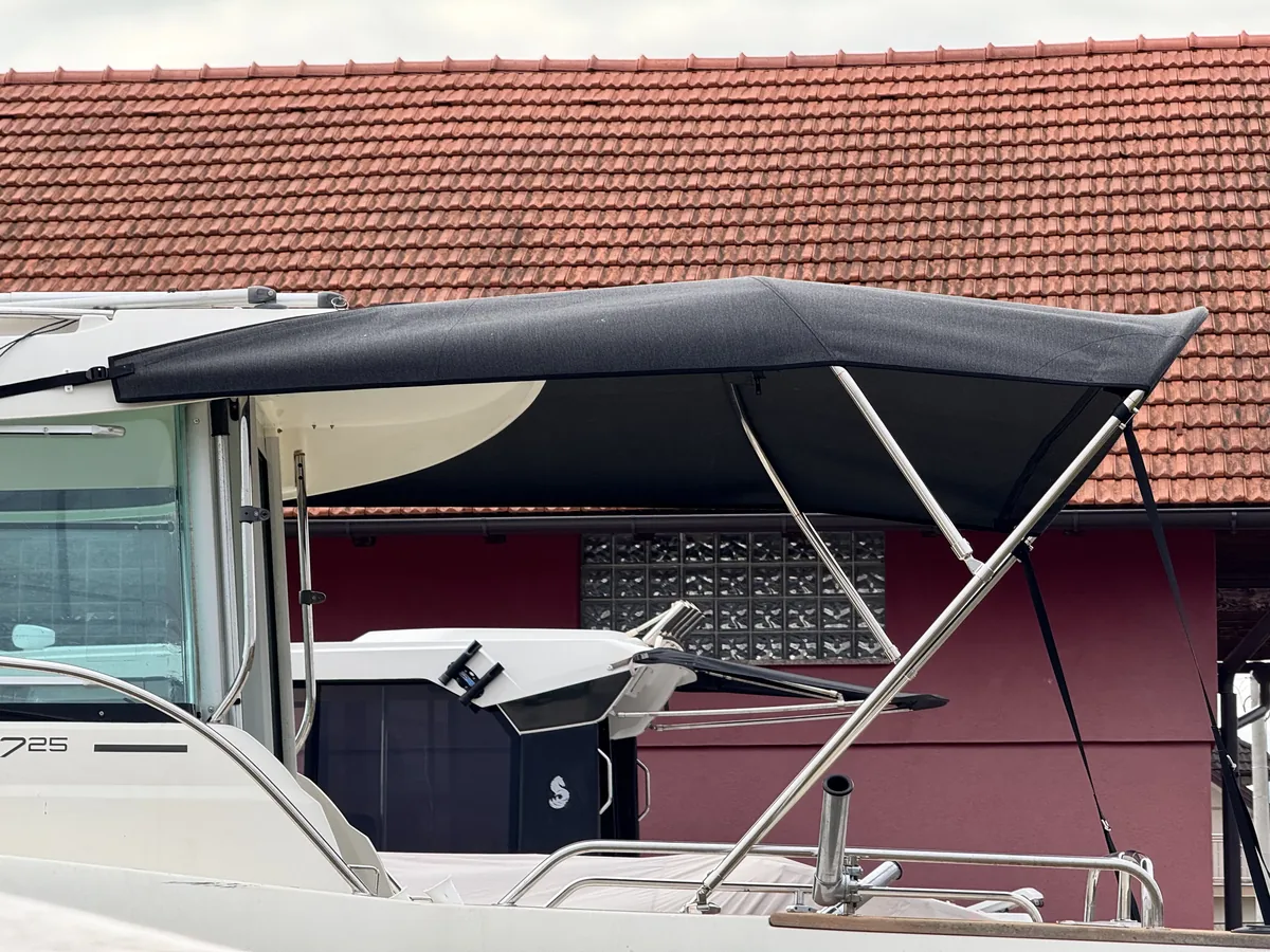 Jeanneau Merry Fisher 725 — Bimini #7