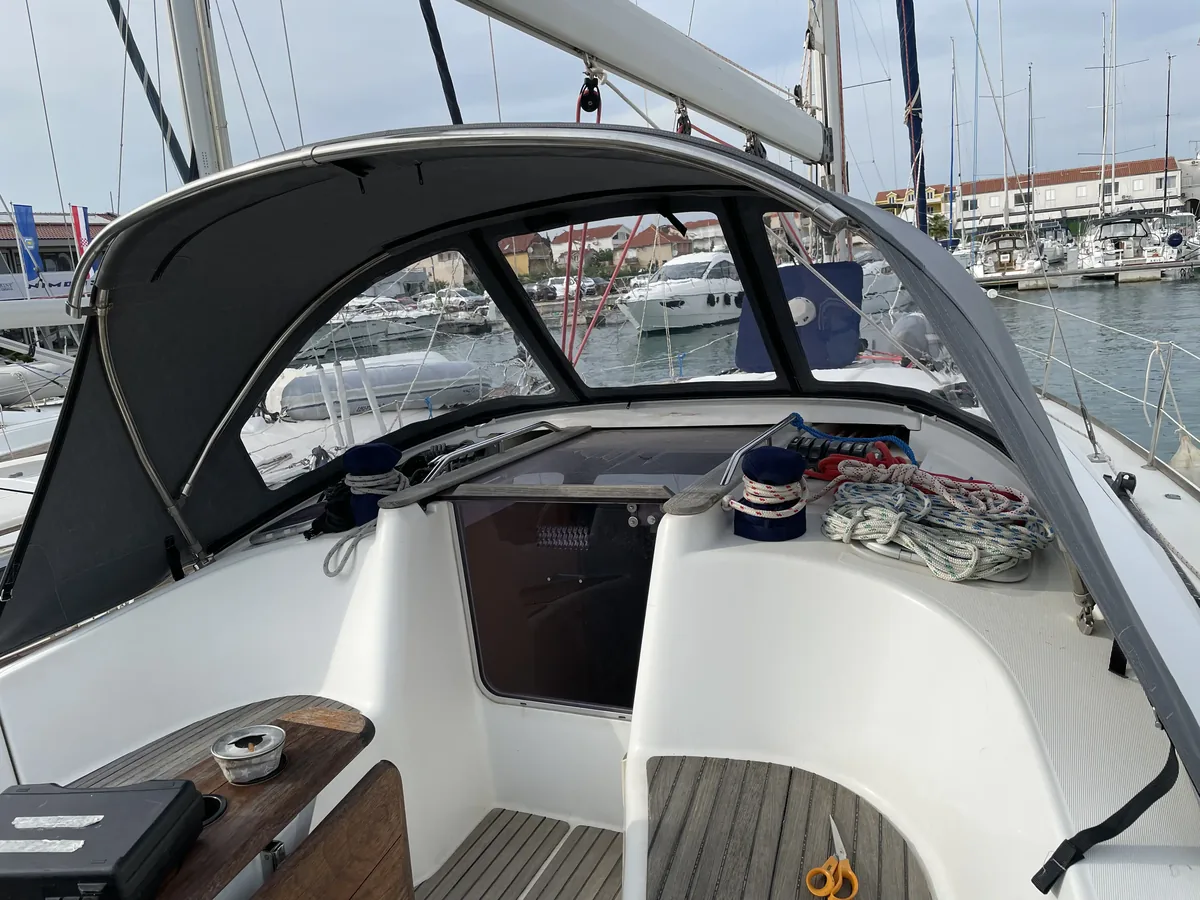 Jeanneau Sun Odyssey 39 — sprayhood #1