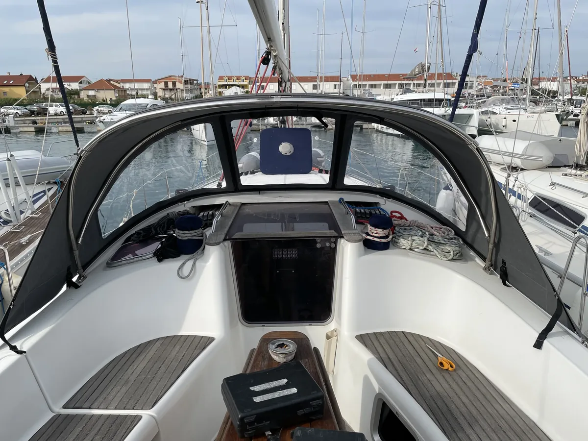 Jeanneau Sun Odyssey 39 — sprayhood #2