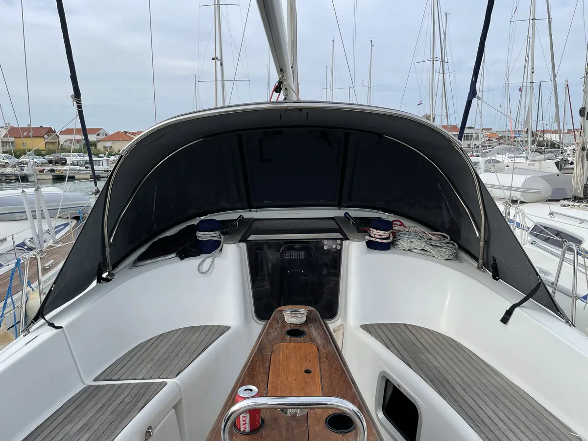 Jeanneau Sun Odyssey 39 — Sprayhood #8