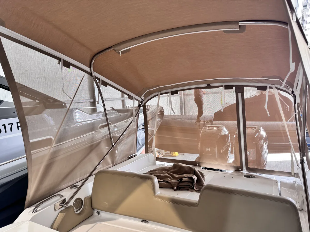 MVMarine Mito 31 — bimini #3