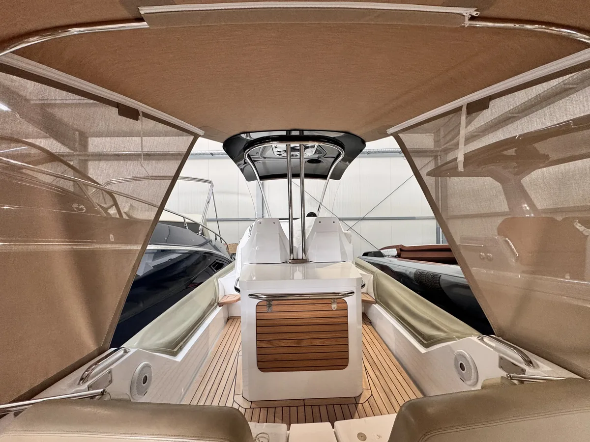 MVMarine Mito 31 — bimini #4